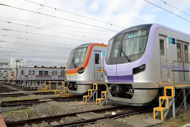 新木場車両基地には、多くの車両が一堂に会した