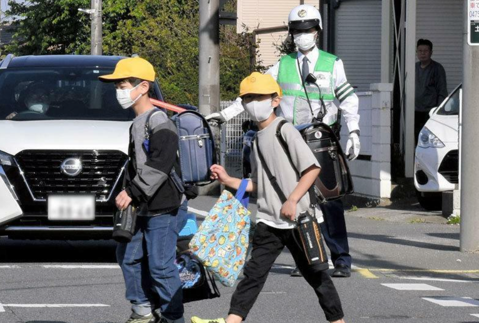 【速報】学校でのマスク着用「教職員が率先して外し指導を」　千葉県教委、県立校や市町村教委に通知　 「選択できない」保護者相談多く