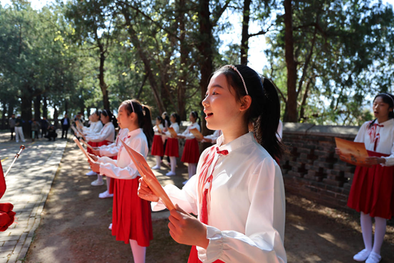 2016年秉武年の尼山春季文化交流観光振興行事が、山東省済寧市曲阜で開催されました。
